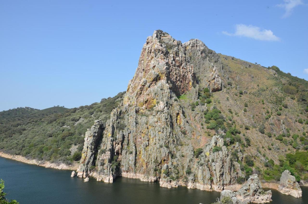 Torrejón el Rubio Alojamiento La Canada Monfrague מראה חיצוני תמונה